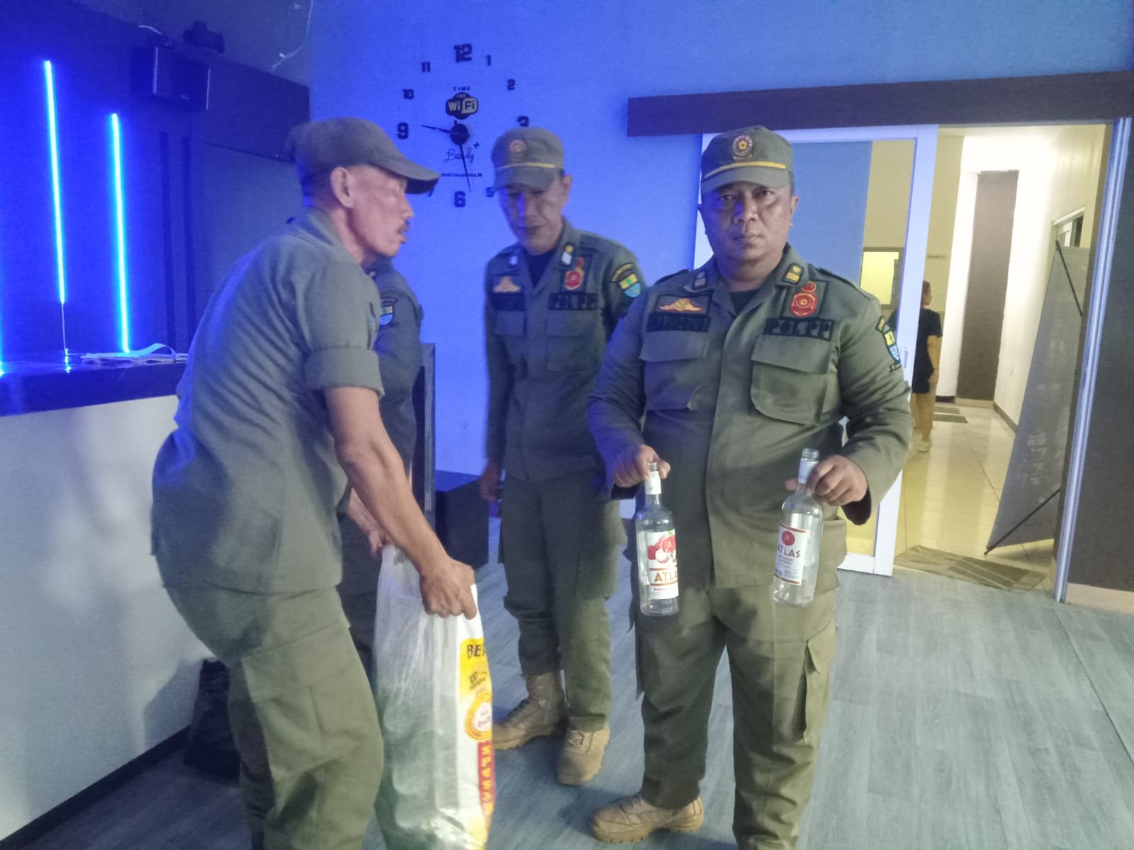 Satpol PP Gerebek Tempat Hiburan Malam di Bypass Cirebon, Diduga Langgar Aturan Ramadan