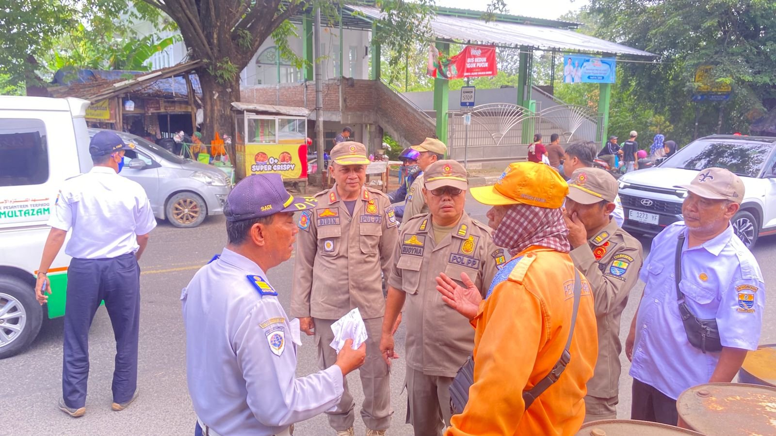 Satpol PP Kota Cirebon Tindak Tegas Aduan Parkir Liar dan Dugaan Intimidasi di Depan Pasar Harjamukti