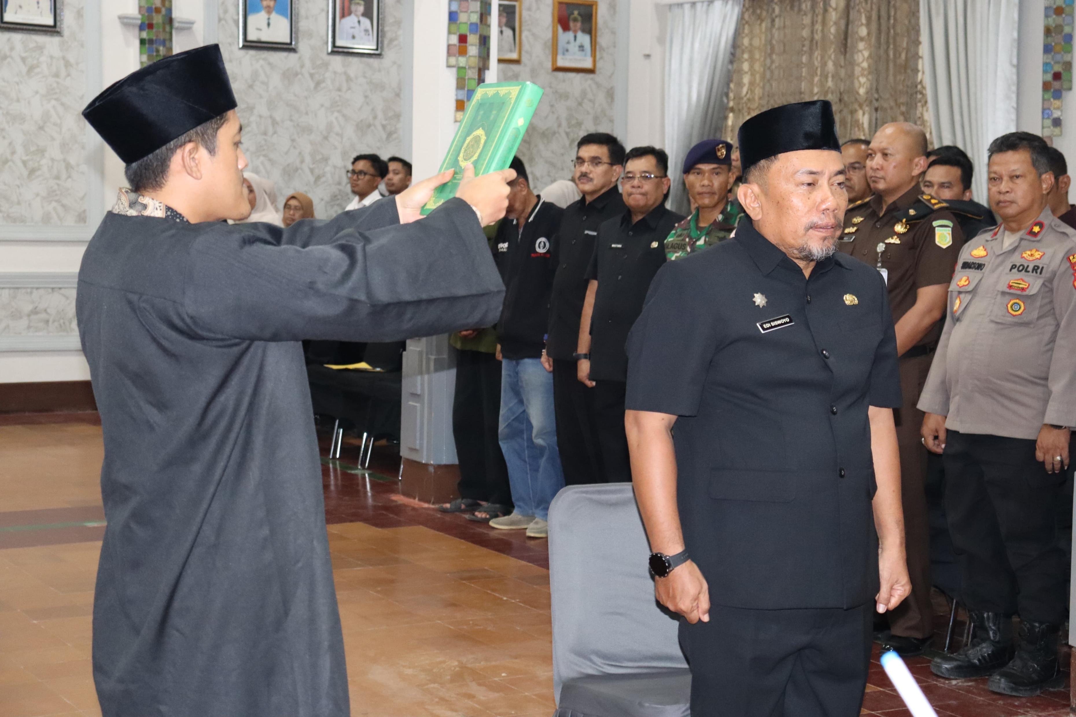 Pemerintah Kota Cirebon resmi melantik Edi Siswoyo sebagai Penjabat Sekretaris Daerah (Pj Sekda)